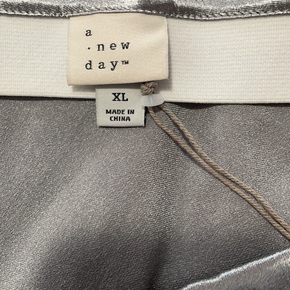 New - Picture 4 of 5